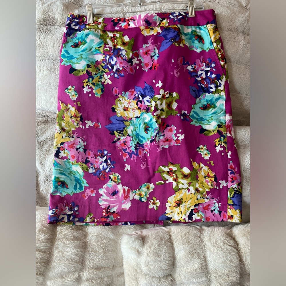 Beautiful floral lined skirt size 12